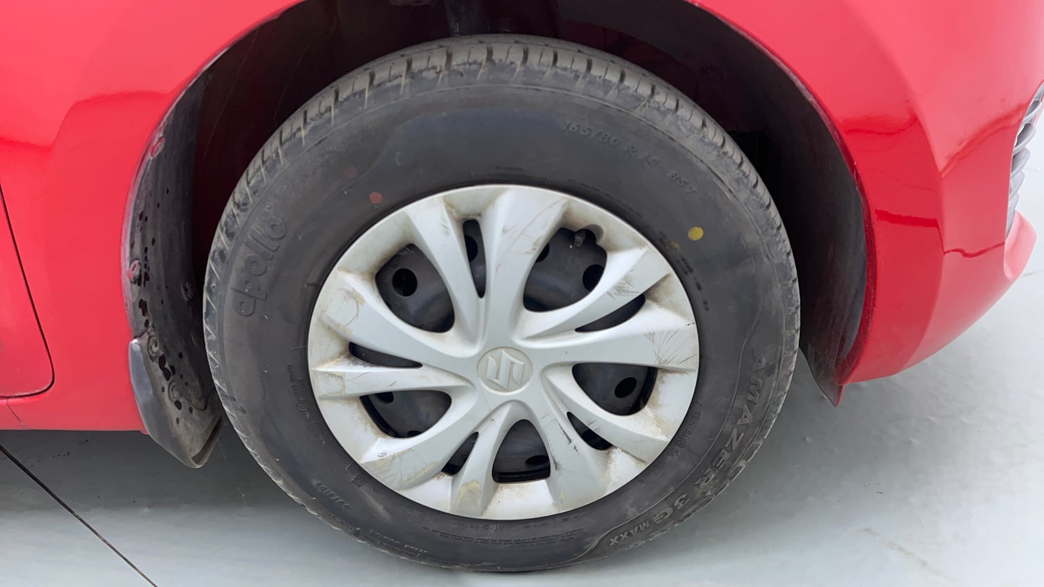 Used 2019 Maruti Suzuki Swift VXi AMT Petrol Automatic tyres RIGHT FRONT TYRE RIM VIEW