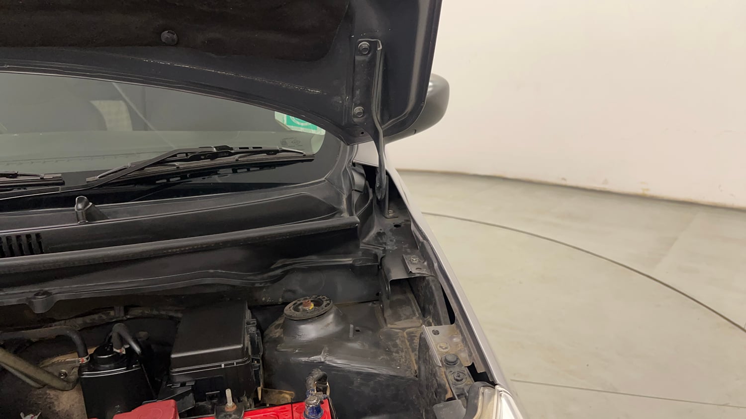 Used 2015 Maruti Suzuki Celerio VXi AMT Petrol Automatic engine ENGINE LEFT SIDE HINGE & APRON VIEW