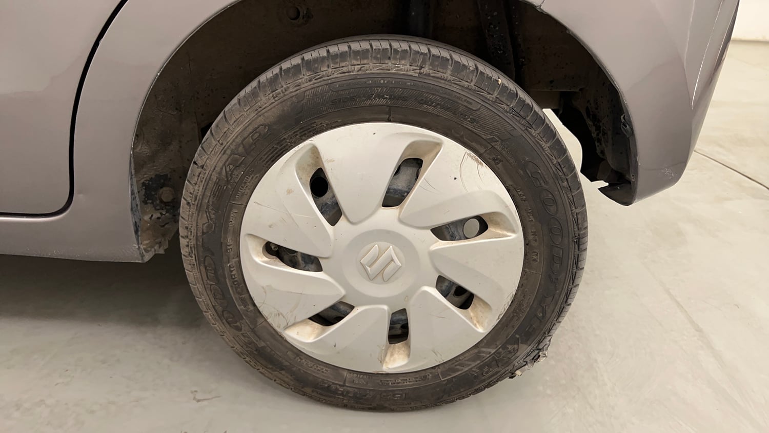 Used 2015 Maruti Suzuki Celerio VXi AMT Petrol Automatic tyres LEFT REAR TYRE RIM VIEW
