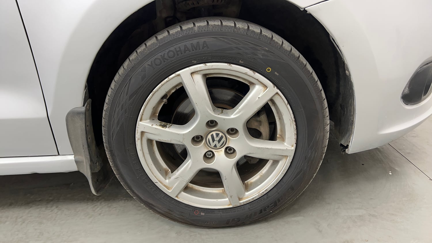 Used 2014 Volkswagen Vento Highline Diesel Diesel Manual tyres RIGHT FRONT TYRE RIM VIEW