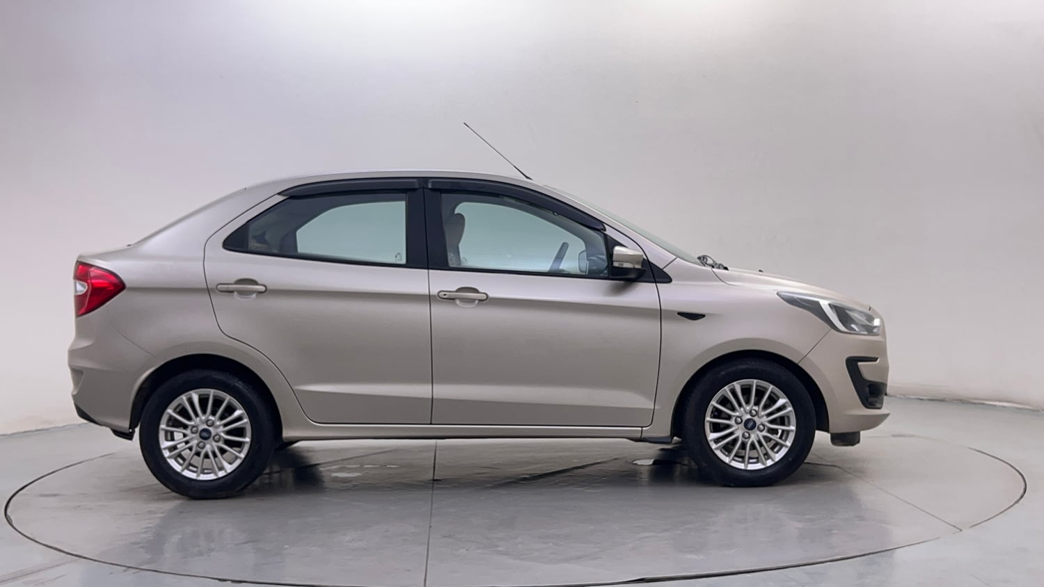 Used 2020 Ford Figo Aspire Titanium1.5 TDCi Diesel Manual exterior RIGHT SIDE VIEW