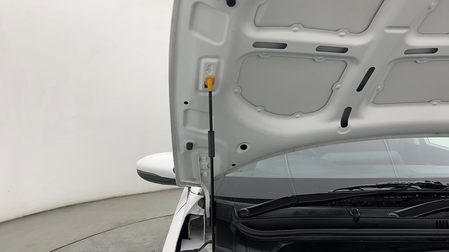 Used 2025 Hyundai New i20 Asta (O) 1.2 MT Petrol Manual engine ENGINE RIGHT SIDE HINGE & APRON VIEW