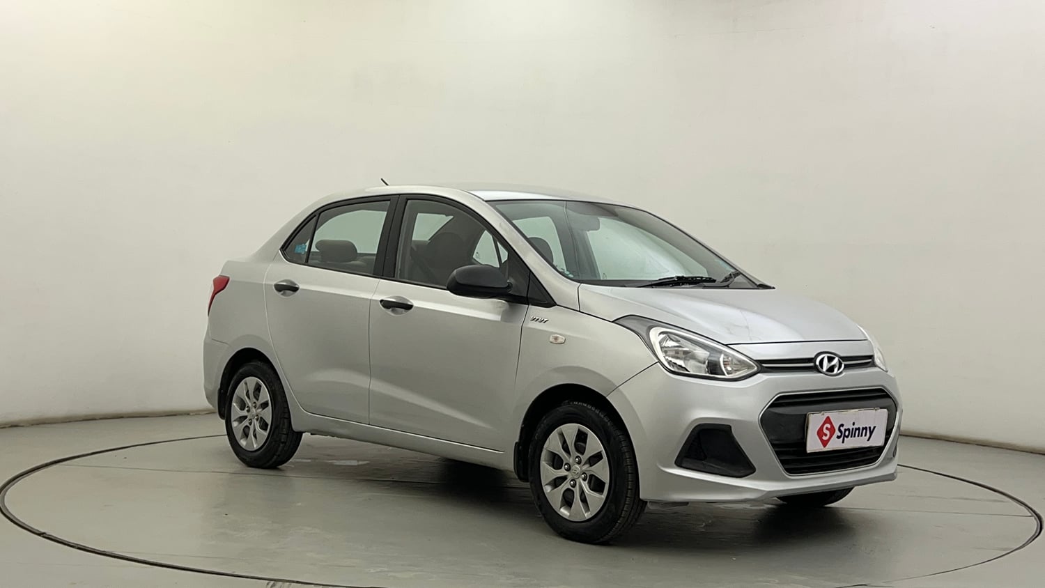 Used 2014 Hyundai Xcent Base 1.2 Petrol Manual exterior RIGHT FRONT CORNER VIEW