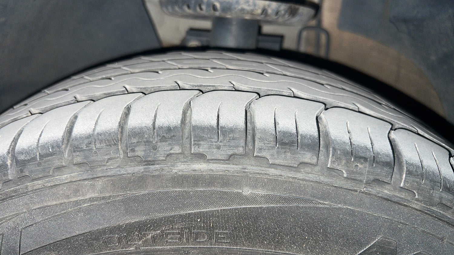 Used 2022 Volkswagen Vento Highline 1.0L TSI Petrol Manual tyres LEFT FRONT TYRE TREAD VIEW