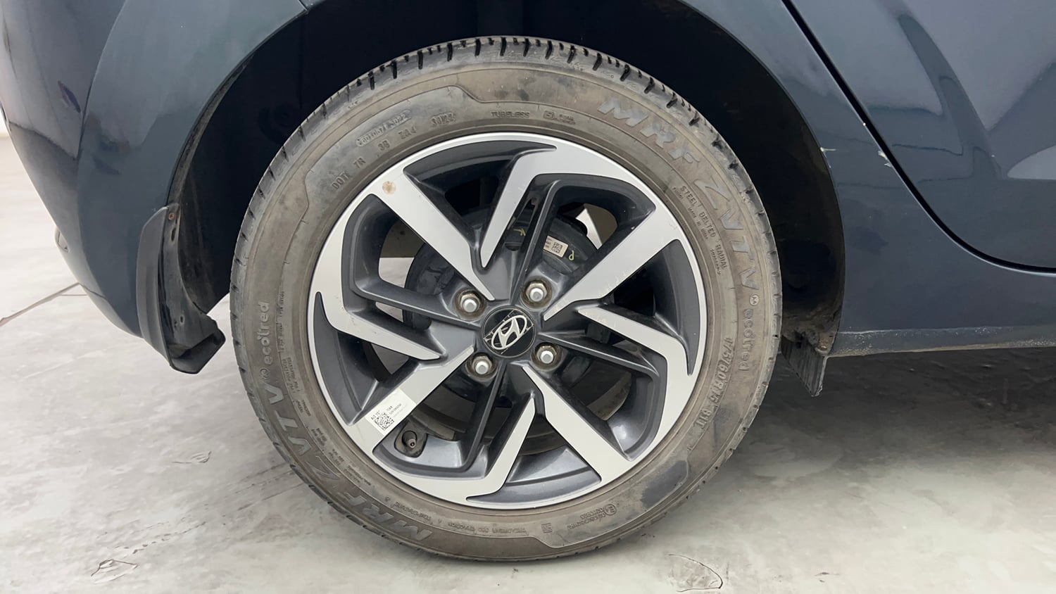 Used 2022 Hyundai Grand i10 Nios Asta AMT 1.2 Kappa VTVT Petrol Automatic tyres RIGHT REAR TYRE RIM VIEW
