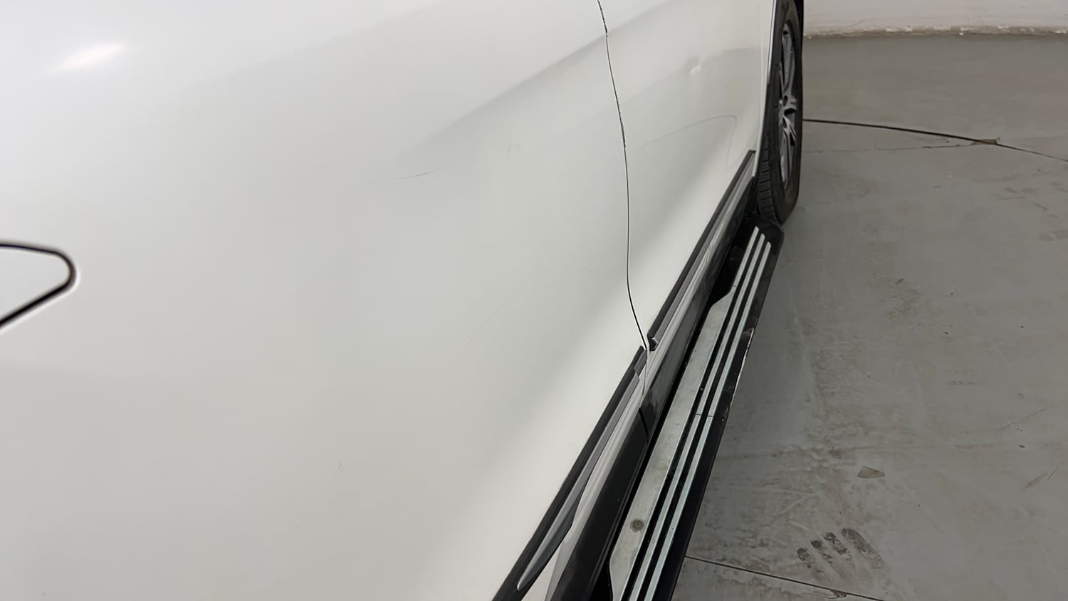 Used 2022 Mahindra XUV700 AX 7 Petrol AT 7 STR Petrol Automatic dents MINOR SCRATCH