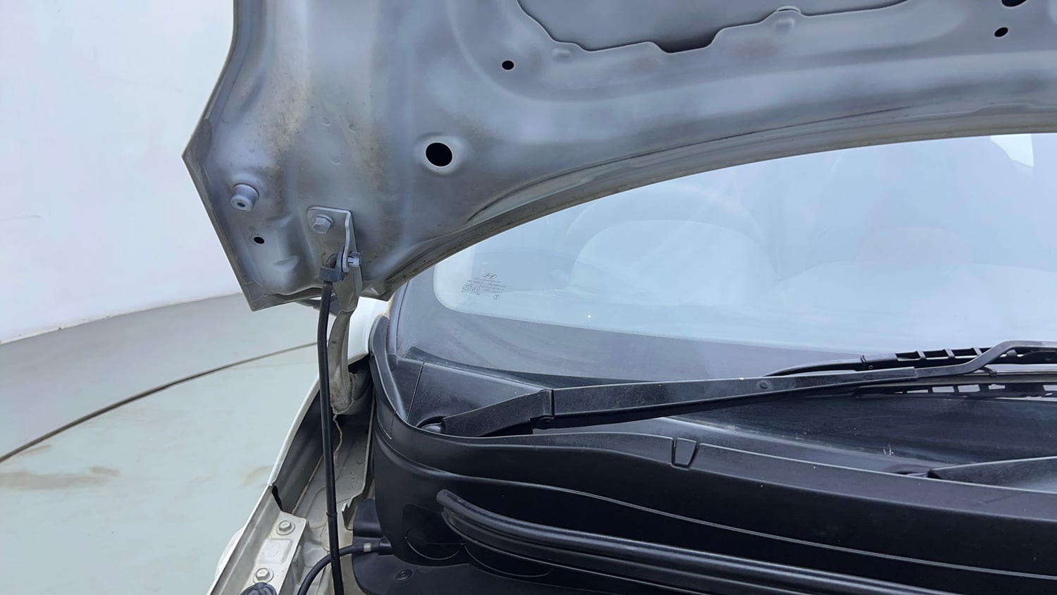 Used 2013 Hyundai Grand i10 Magna 1.2 Kappa VTVT Petrol Manual engine ENGINE RIGHT SIDE HINGE & APRON VIEW