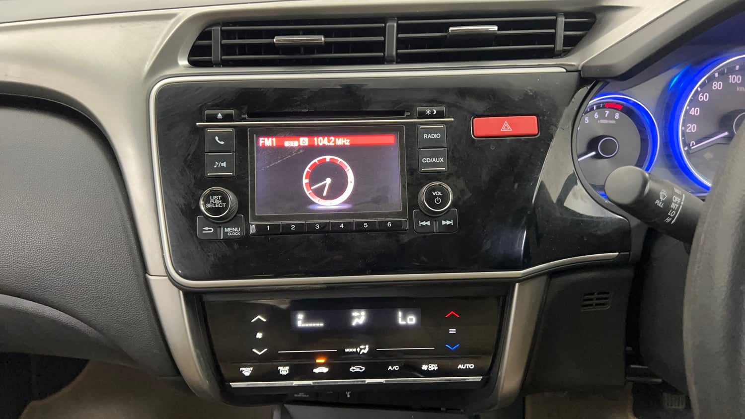 Used 2016 Honda City V Petrol Manual interior MUSIC SYSTEM & AC CONTROL VIEW
