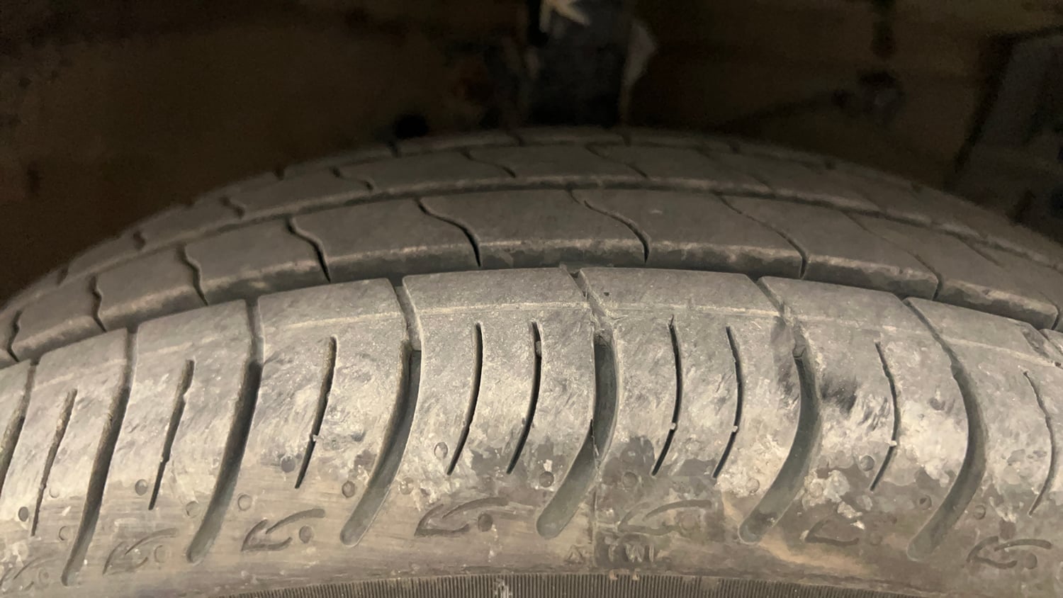 Used 2013 Maruti Suzuki Swift Dzire ZXI Petrol Manual tyres RIGHT FRONT TYRE TREAD VIEW