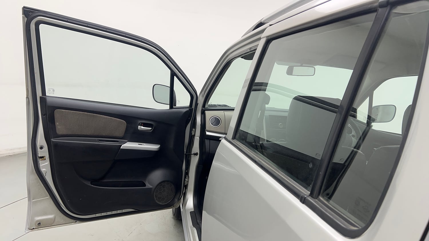 Used 2015 Maruti Suzuki Wagon R LXI Petrol Manual interior LEFT FRONT DOOR OPEN VIEW