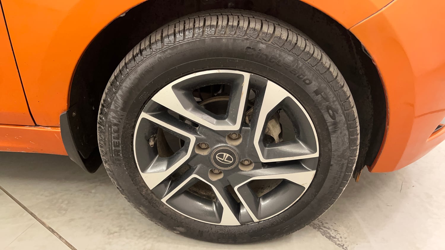 Used 2019 Tata Tiago Revotron XZA Plus Petrol Automatic tyres RIGHT FRONT TYRE RIM VIEW