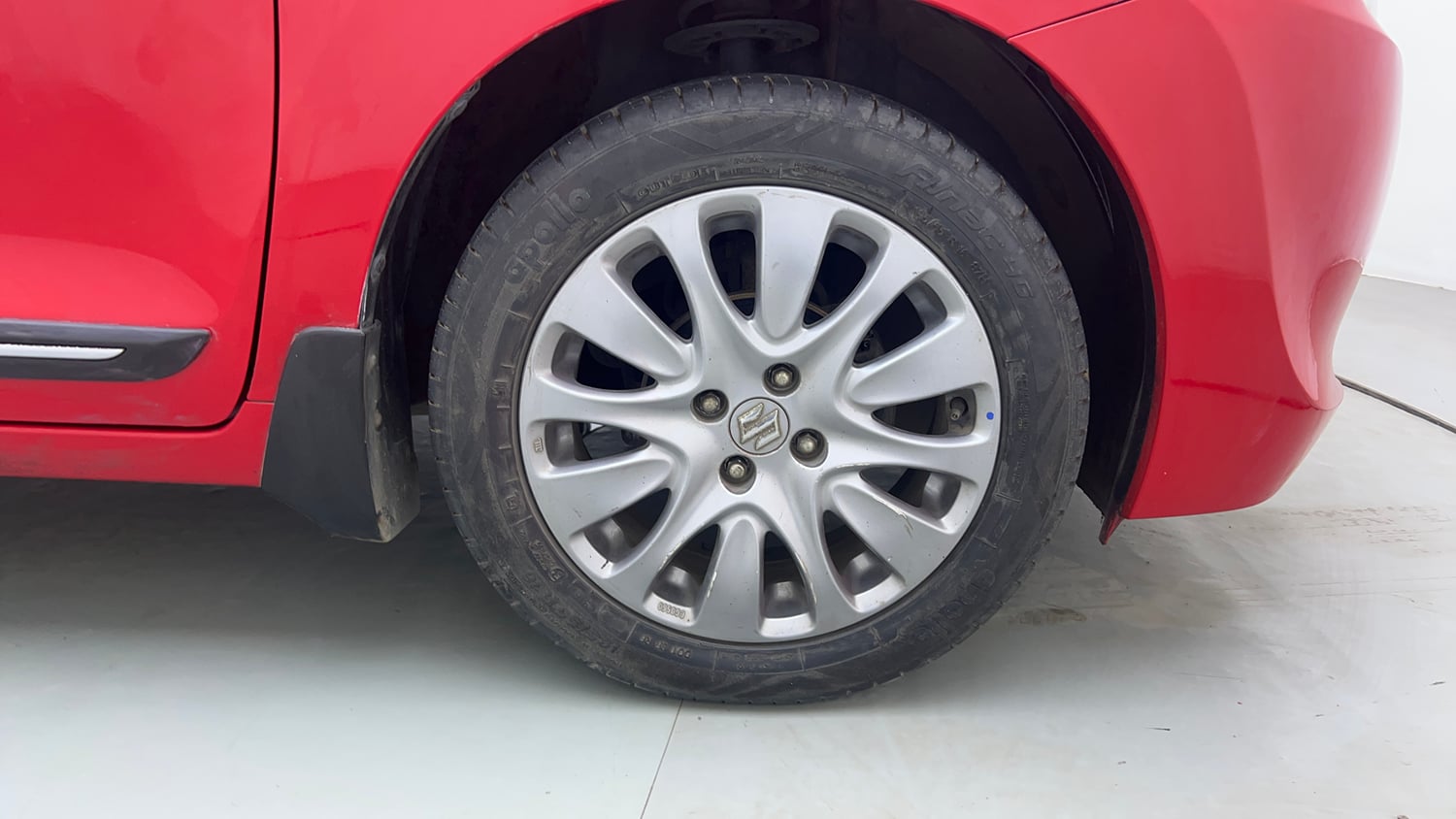 Used 2017 Maruti Suzuki Baleno Zeta 1.2 AT Petrol Automatic tyres RIGHT FRONT TYRE RIM VIEW