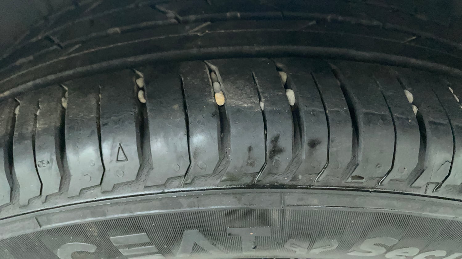 Used 2023 Hyundai i20 Sportz 1.2 MT Dual Tone Petrol Manual tyres RIGHT FRONT TYRE TREAD VIEW