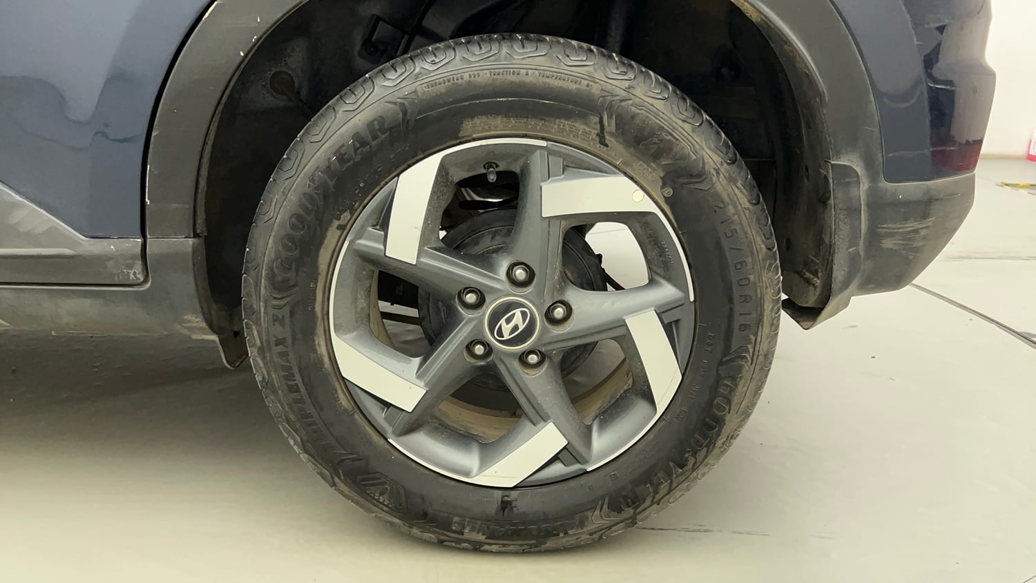 Used 2019 Hyundai Venue SX Plus 1.0 Turbo DCT Petrol Automatic tyres LEFT REAR TYRE RIM VIEW