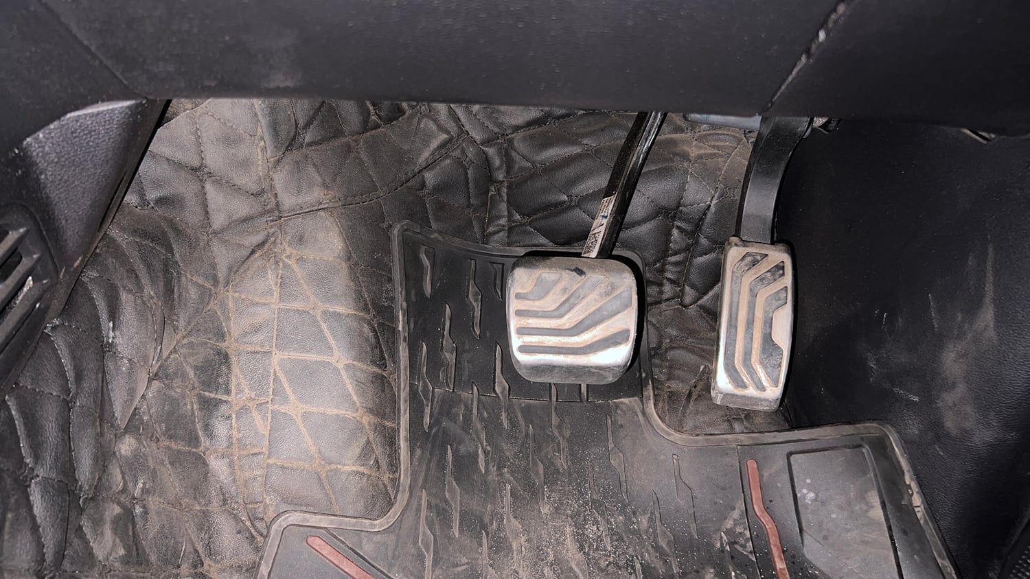 Used 2022 Mahindra Scorpio N Z8 L Petrol AT 7 STR Petrol Automatic interior PEDALS VIEW