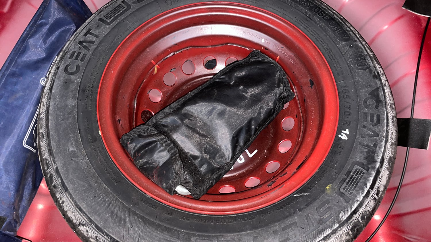 Used 2024 Renault Kwid RXL(O) 1.0 Petrol Manual tyres SPARE TYRE VIEW