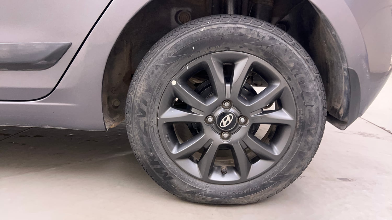 Used 2018 Hyundai Elite i20 Asta 1.2 Petrol Manual tyres LEFT REAR TYRE RIM VIEW