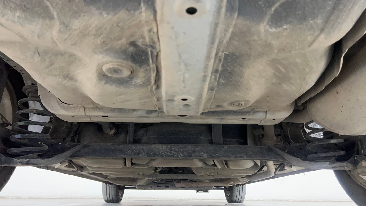 Used 2016 Honda City V Petrol Manual extra REAR UNDERBODY VIEW (TAKEN FROM REAR)