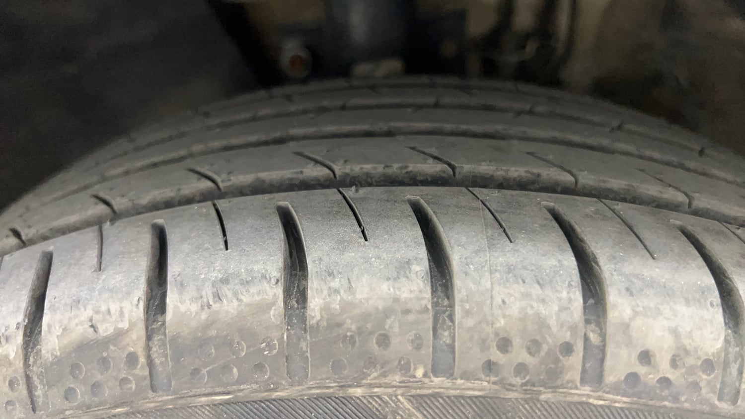 Used 2014 Volkswagen Vento Highline Diesel Diesel Manual tyres LEFT FRONT TYRE TREAD VIEW