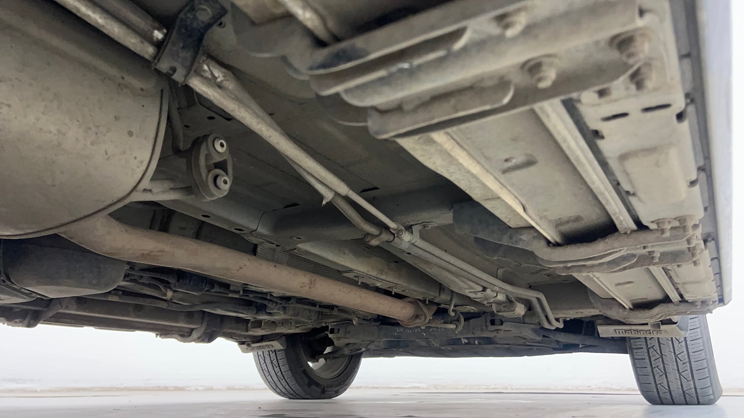 Used 2022 Mahindra XUV700 AX 7 Petrol AT 7 STR Petrol Automatic extra REAR RIGHT UNDERBODY VIEW