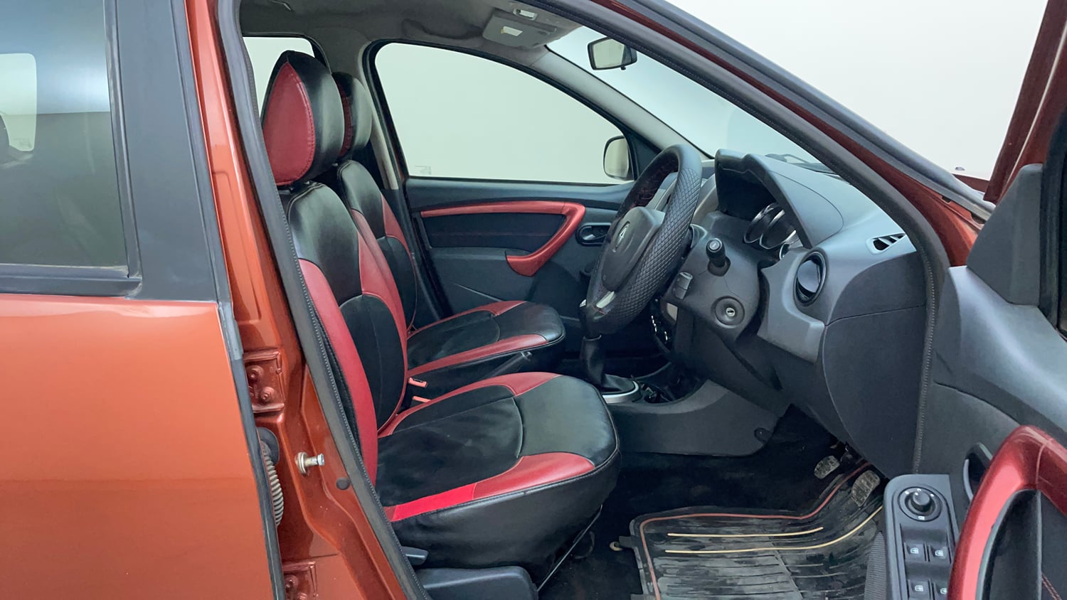 Used 2016 Renault Duster 85 PS RXS 4X2 MT Diesel Diesel Manual interior RIGHT SIDE FRONT DOOR CABIN VIEW