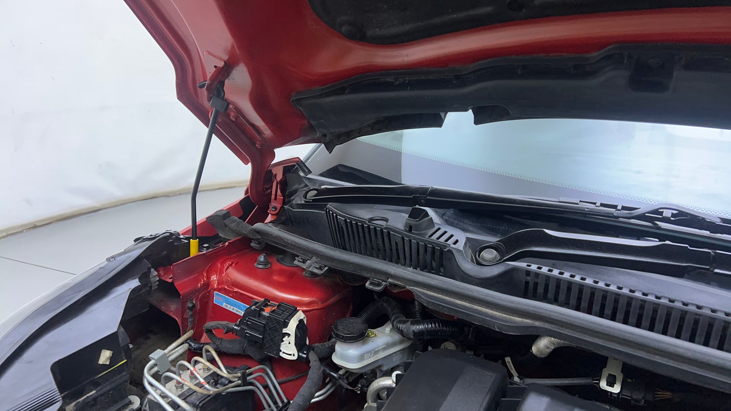 Used 2022 Tata Nexon XM (S) Diesel Diesel Manual engine ENGINE RIGHT SIDE HINGE & APRON VIEW