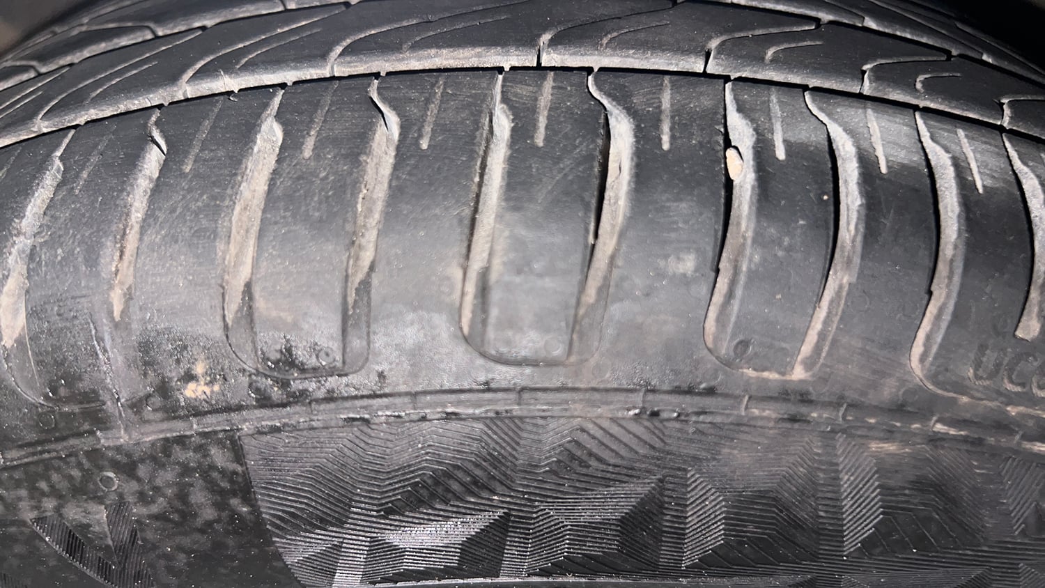 Used 2020 Ford Figo Aspire Titanium1.5 TDCi Diesel Manual tyres LEFT FRONT TYRE TREAD VIEW