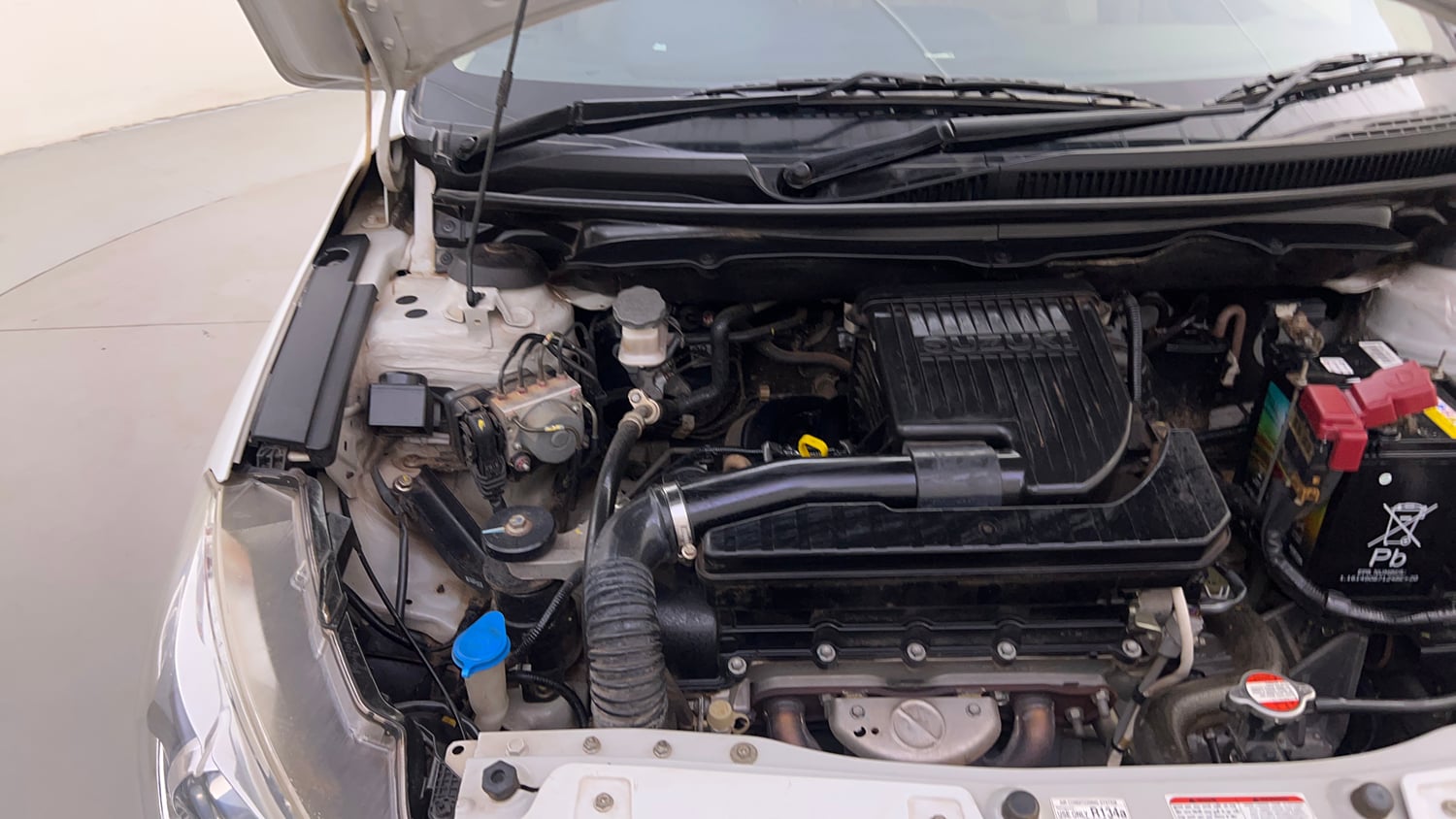 Used 2016 Maruti Suzuki Ciaz ZXI+ Petrol Manual engine ENGINE RIGHT SIDE HINGE & APRON VIEW