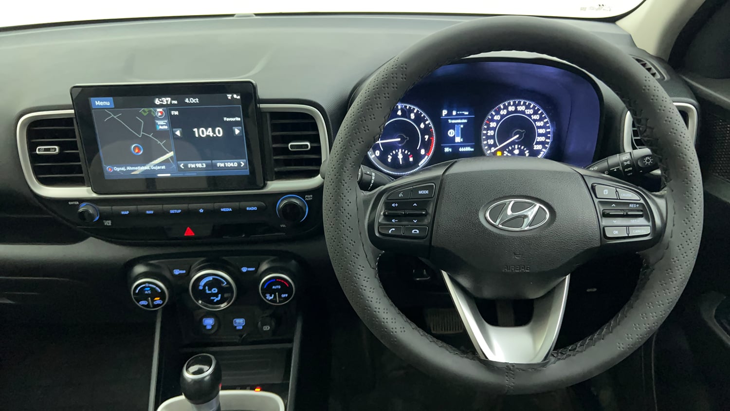 Used 2019 Hyundai Venue SX Plus 1.0 Turbo DCT Petrol Automatic interior STEERING VIEW