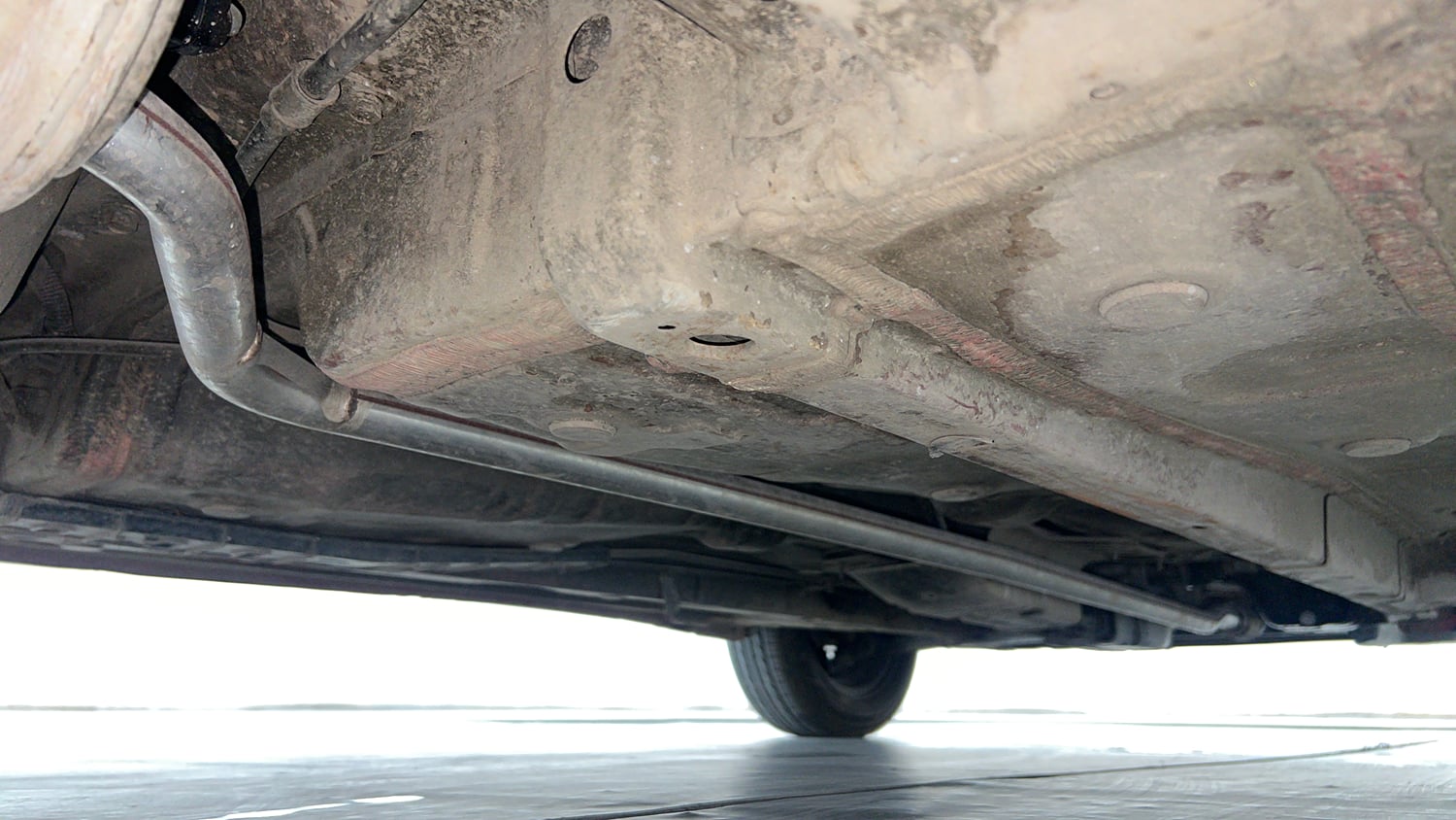 Used 2015 Hyundai Eon Magna Petrol Manual extra REAR RIGHT UNDERBODY VIEW