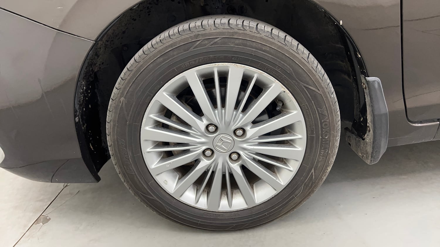 Used 2020 Honda City V Petrol Petrol Manual tyres LEFT FRONT TYRE RIM VIEW