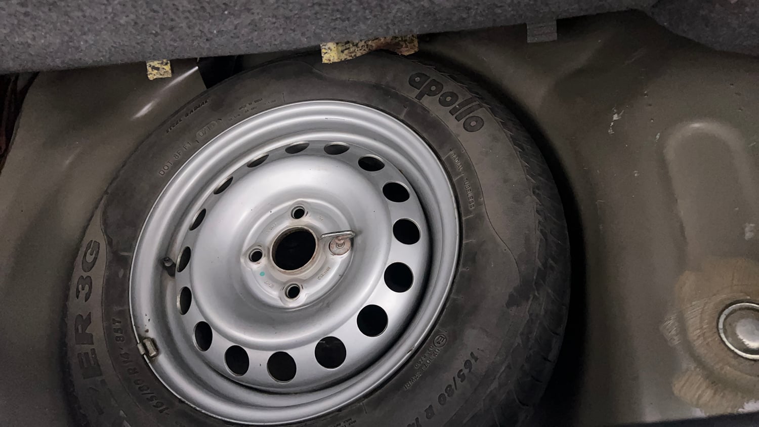 Used 2015 Maruti Suzuki Swift LXi Petrol Manual tyres SPARE TYRE VIEW