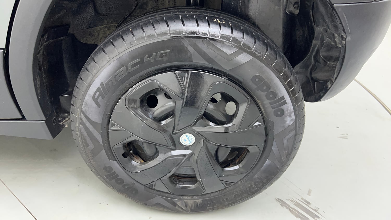 Used 2023 Tata Punch Pure MT Petrol Manual tyres LEFT REAR TYRE RIM VIEW