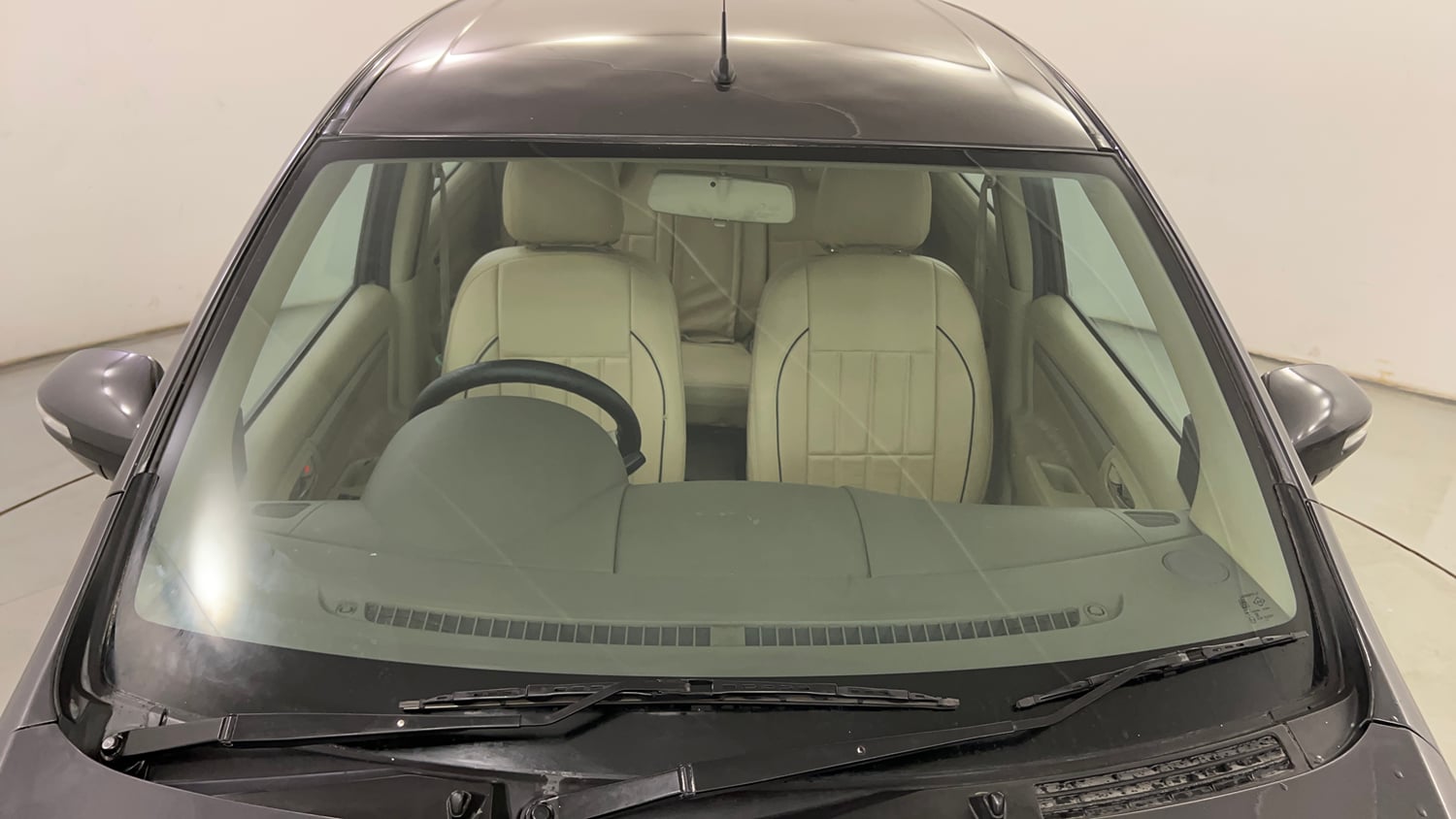 Used 2013 Maruti Suzuki Ertiga Vxi Petrol Manual exterior FRONT WINDSHIELD VIEW
