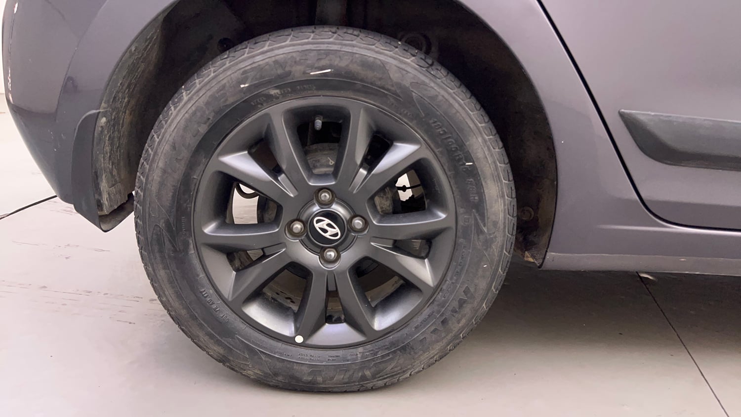 Used 2018 Hyundai Elite i20 Asta 1.2 Petrol Manual tyres RIGHT REAR TYRE RIM VIEW
