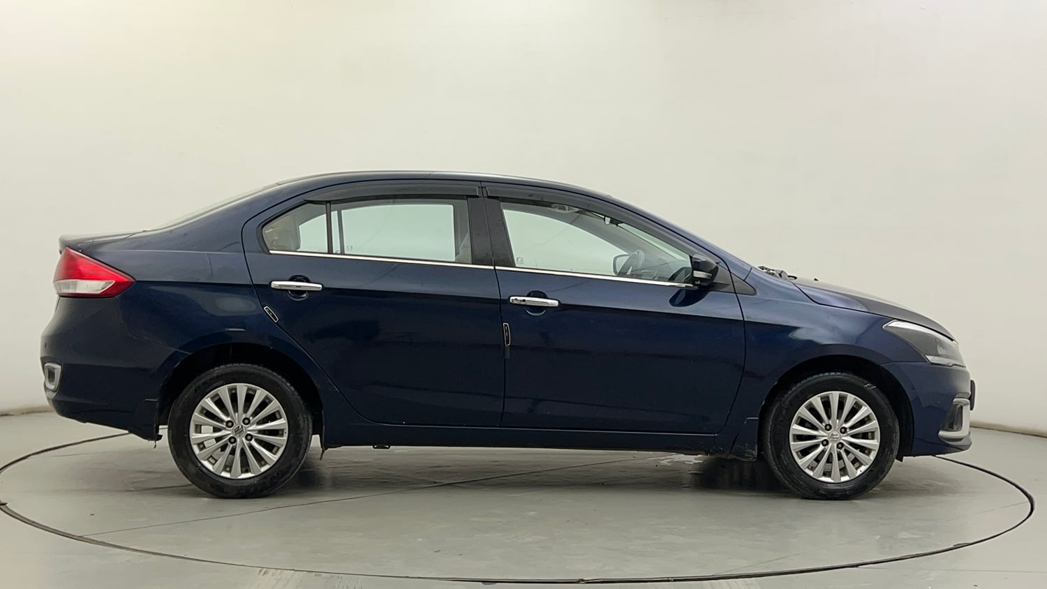Used 2022 Maruti Suzuki Ciaz Zeta 1.5 Petrol Manual exterior RIGHT SIDE VIEW