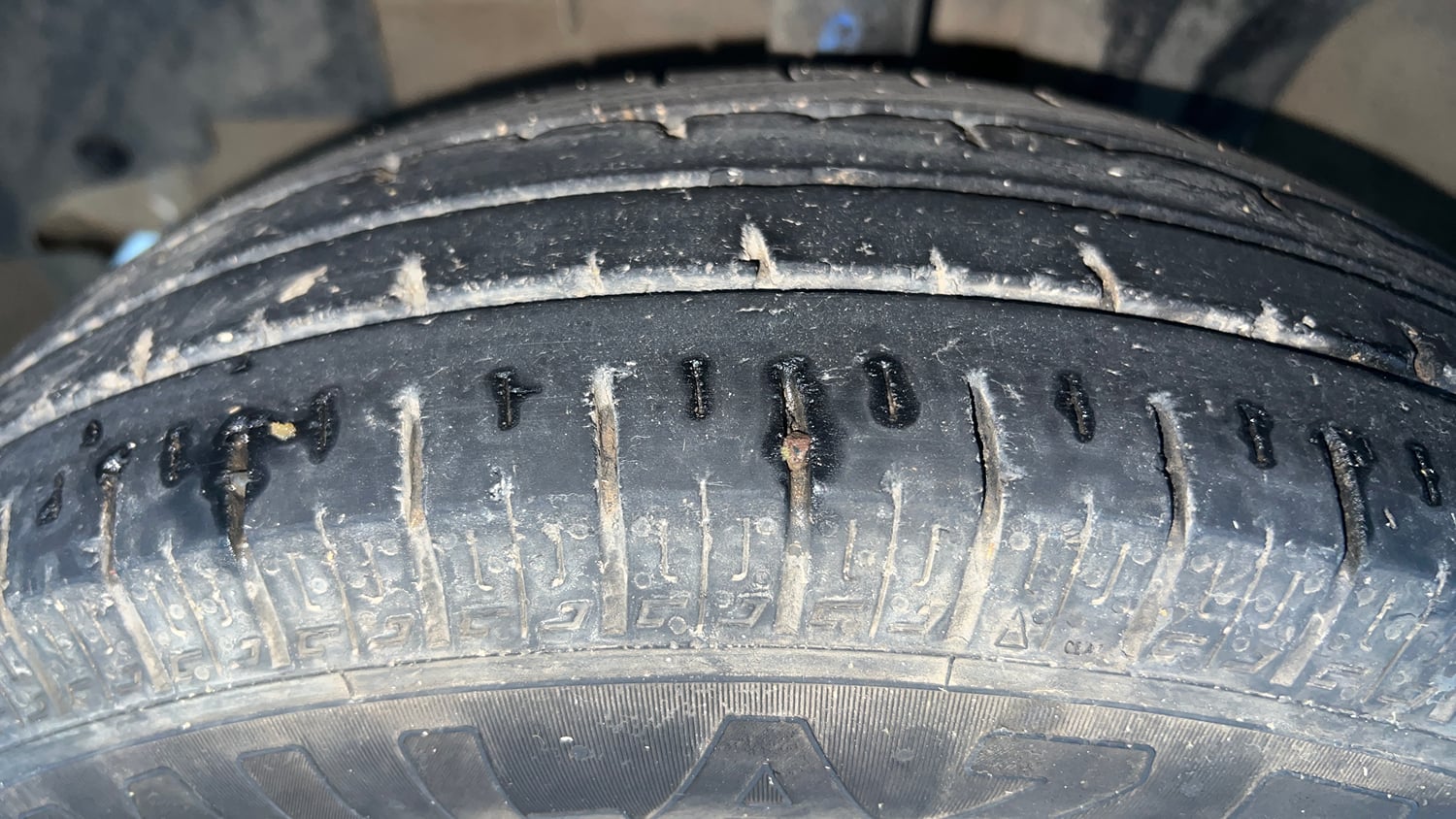 Used 2016 Renault Kwid 1.0 RXT Petrol Manual tyres LEFT FRONT TYRE TREAD VIEW