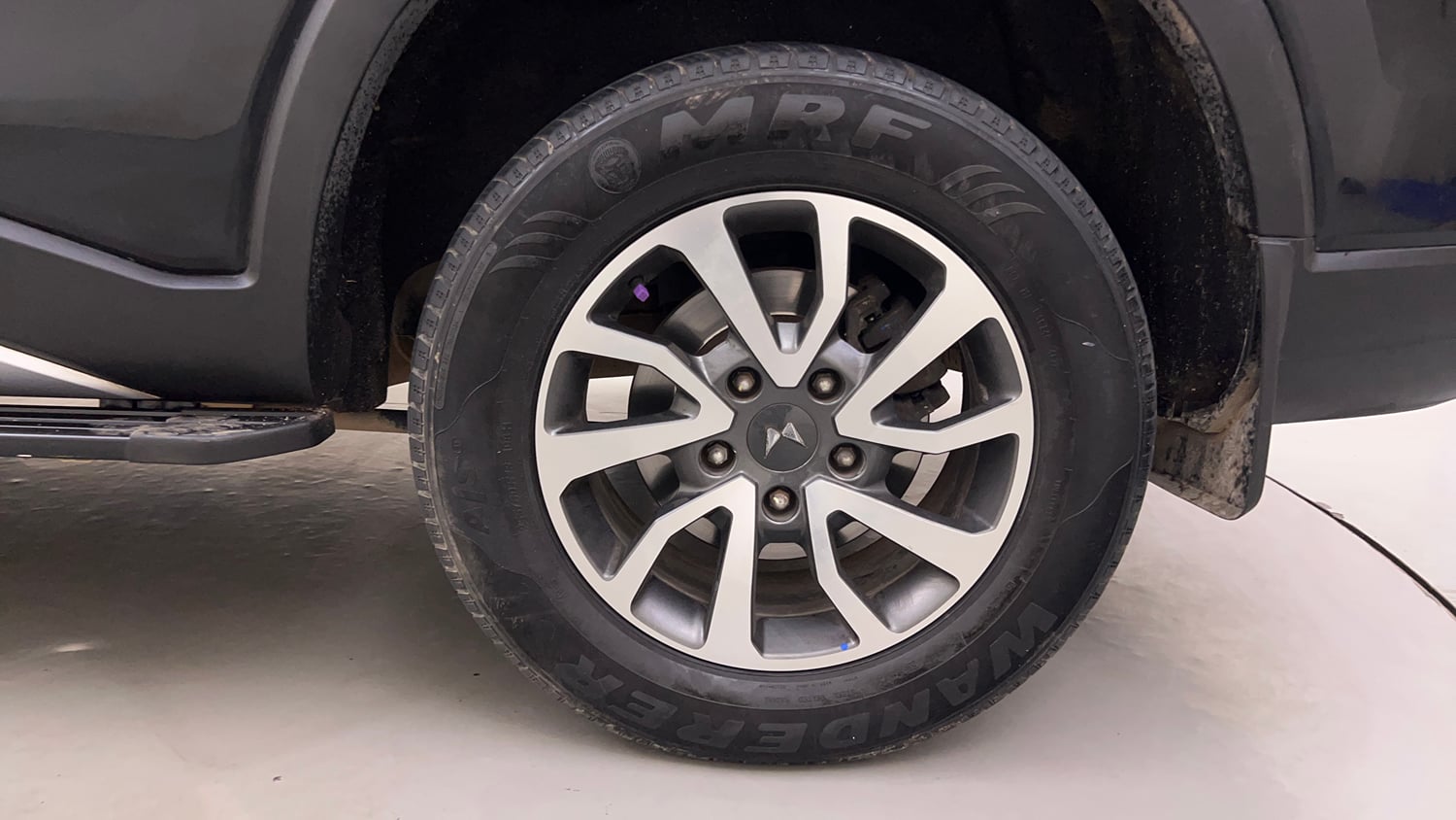 Used 2022 Mahindra Scorpio N Z8 L Petrol AT 7 STR Petrol Automatic tyres LEFT REAR TYRE RIM VIEW