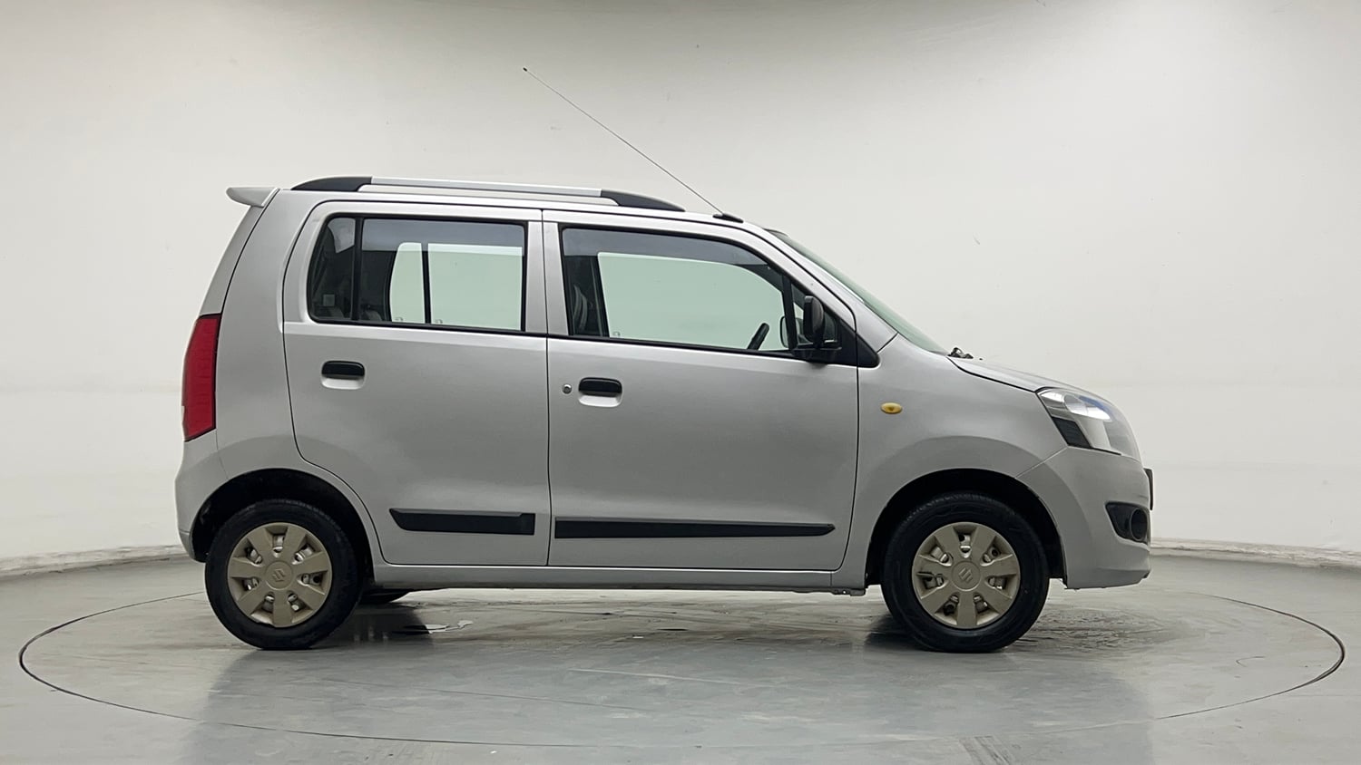 Used 2015 Maruti Suzuki Wagon R LXI Petrol Manual exterior RIGHT SIDE VIEW
