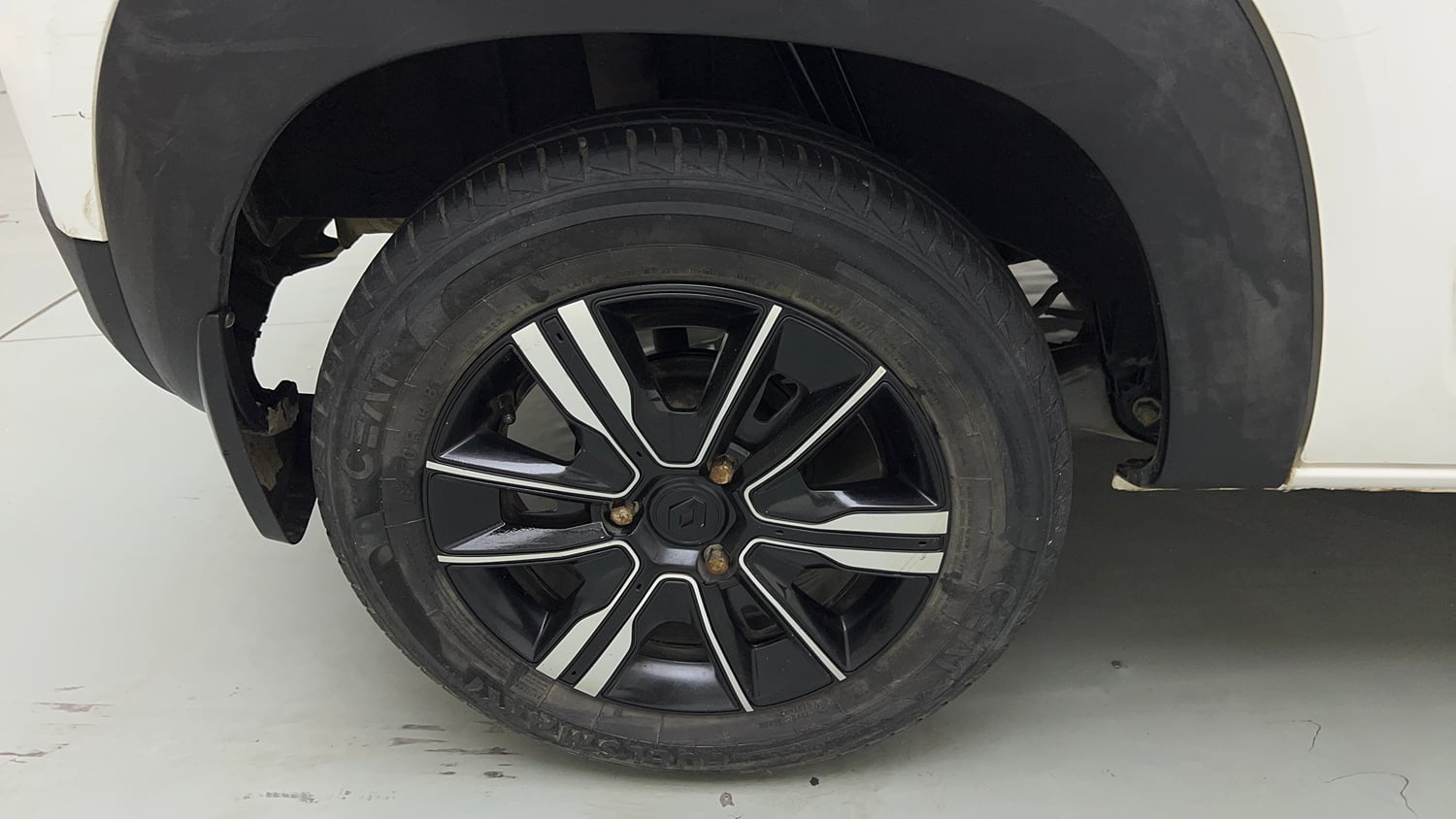 Used 2022 Renault Kwid Climber Dual Tone Petrol Manual tyres RIGHT REAR TYRE RIM VIEW