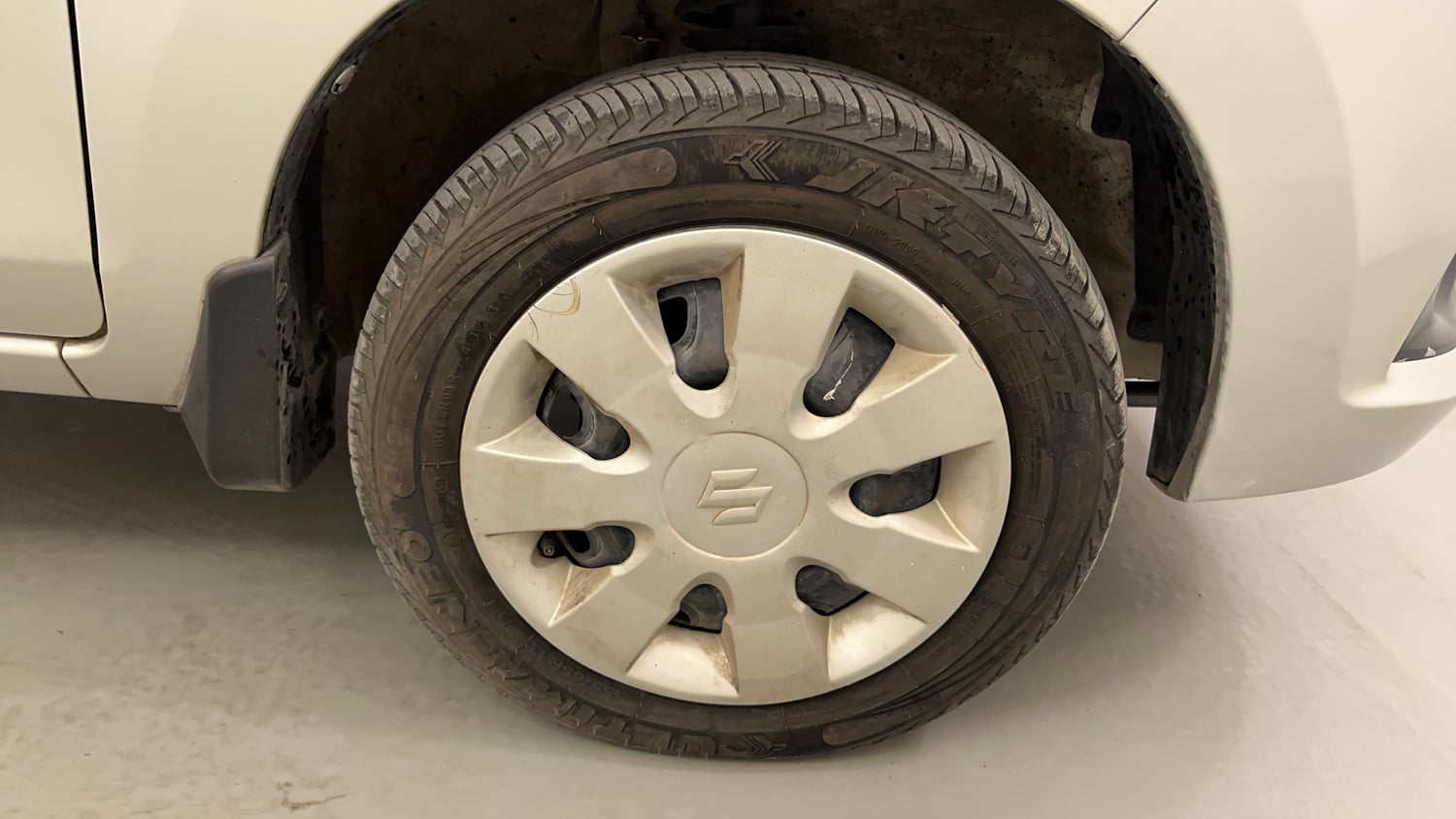 Used 2015 Maruti Suzuki Alto K10 VXi Petrol Manual tyres RIGHT FRONT TYRE RIM VIEW
