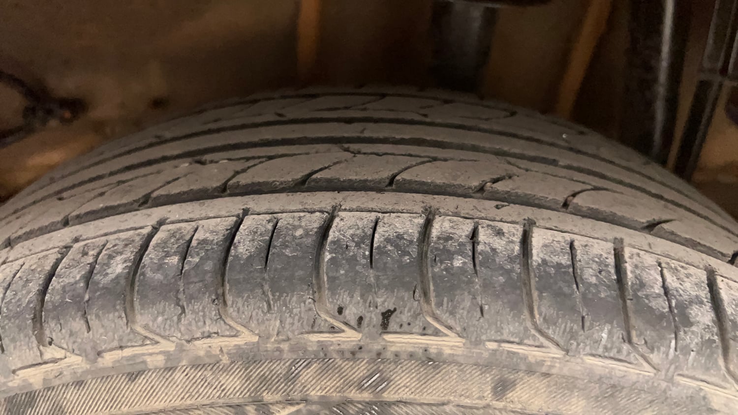 Used 2019 Tata Tiago Revotron XZA Plus Petrol Automatic tyres LEFT REAR TYRE TREAD VIEW