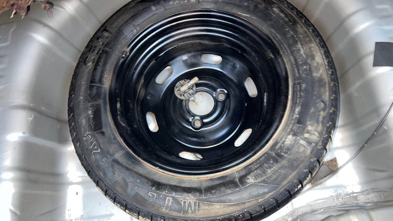 Used 2016 Renault Kwid 1.0 RXT Petrol Manual tyres SPARE TYRE VIEW