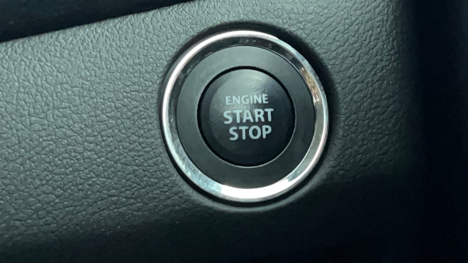 Used 2018 Maruti Suzuki Baleno Zeta 1.3 Diesel Manual top_features Keyless start