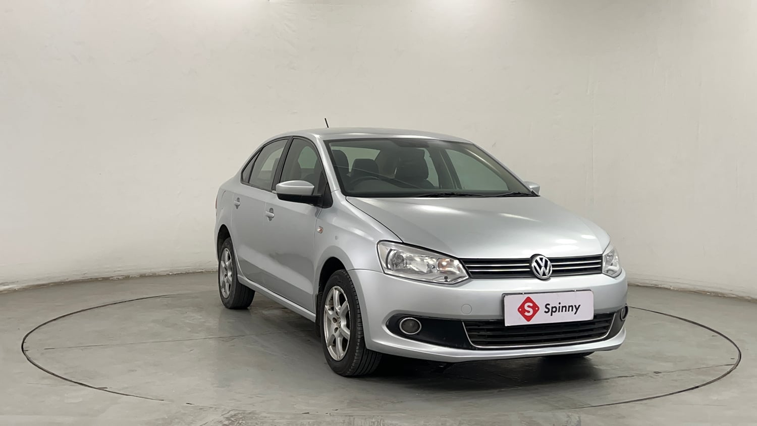 Used 2014 Volkswagen Vento Highline Diesel Diesel Manual exterior RIGHT FRONT CORNER VIEW