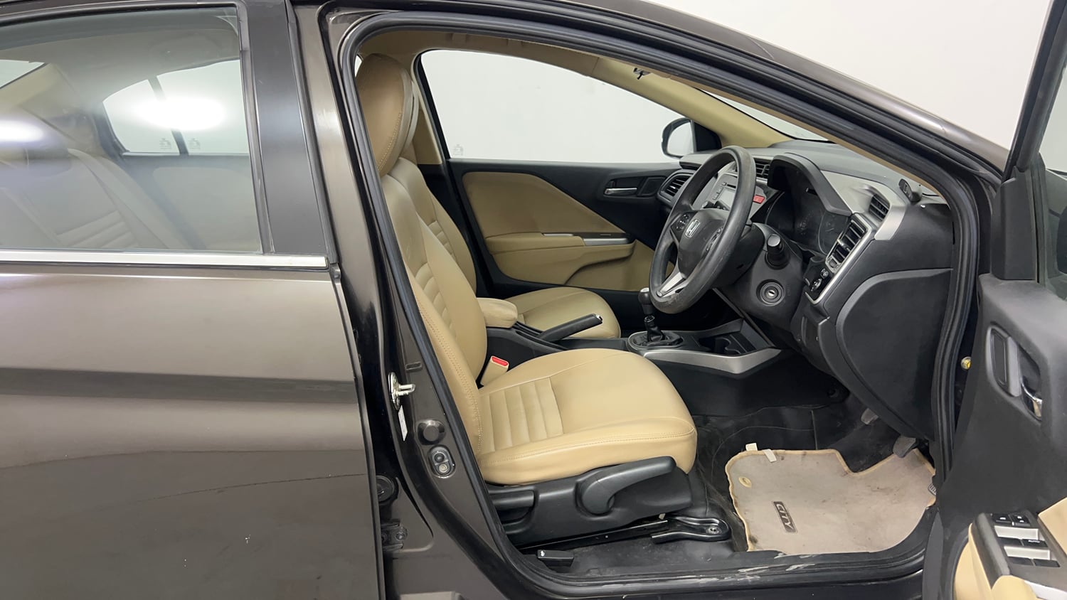 Used 2016 Honda City V Petrol Manual interior RIGHT SIDE FRONT DOOR CABIN VIEW