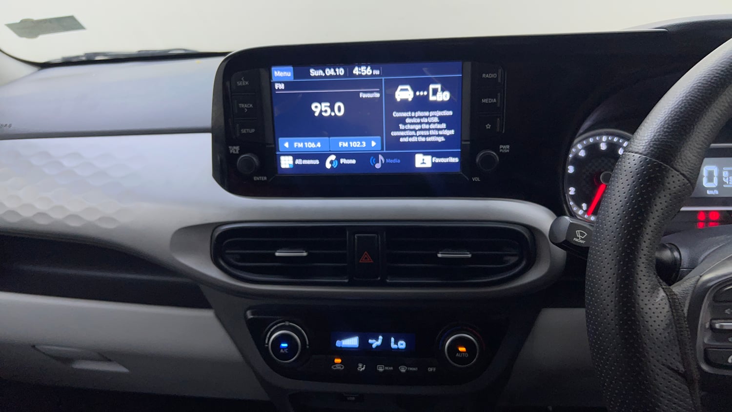 Used 2022 Hyundai Grand i10 Nios Sportz 1.2 Kappa VTVT Petrol Manual top_features Touch screen infotainment system