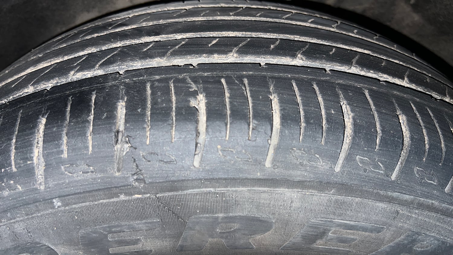 Used 2022 Mahindra XUV700 AX 5 Petrol MT 7 STR Petrol Manual tyres LEFT FRONT TYRE TREAD VIEW