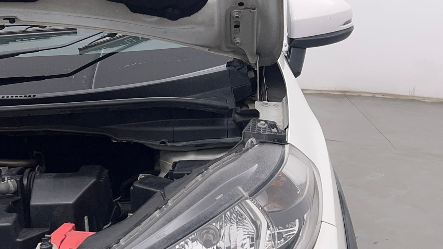 Used 2019 Honda WR-V VX MT Petrol Petrol Manual engine ENGINE LEFT SIDE HINGE & APRON VIEW