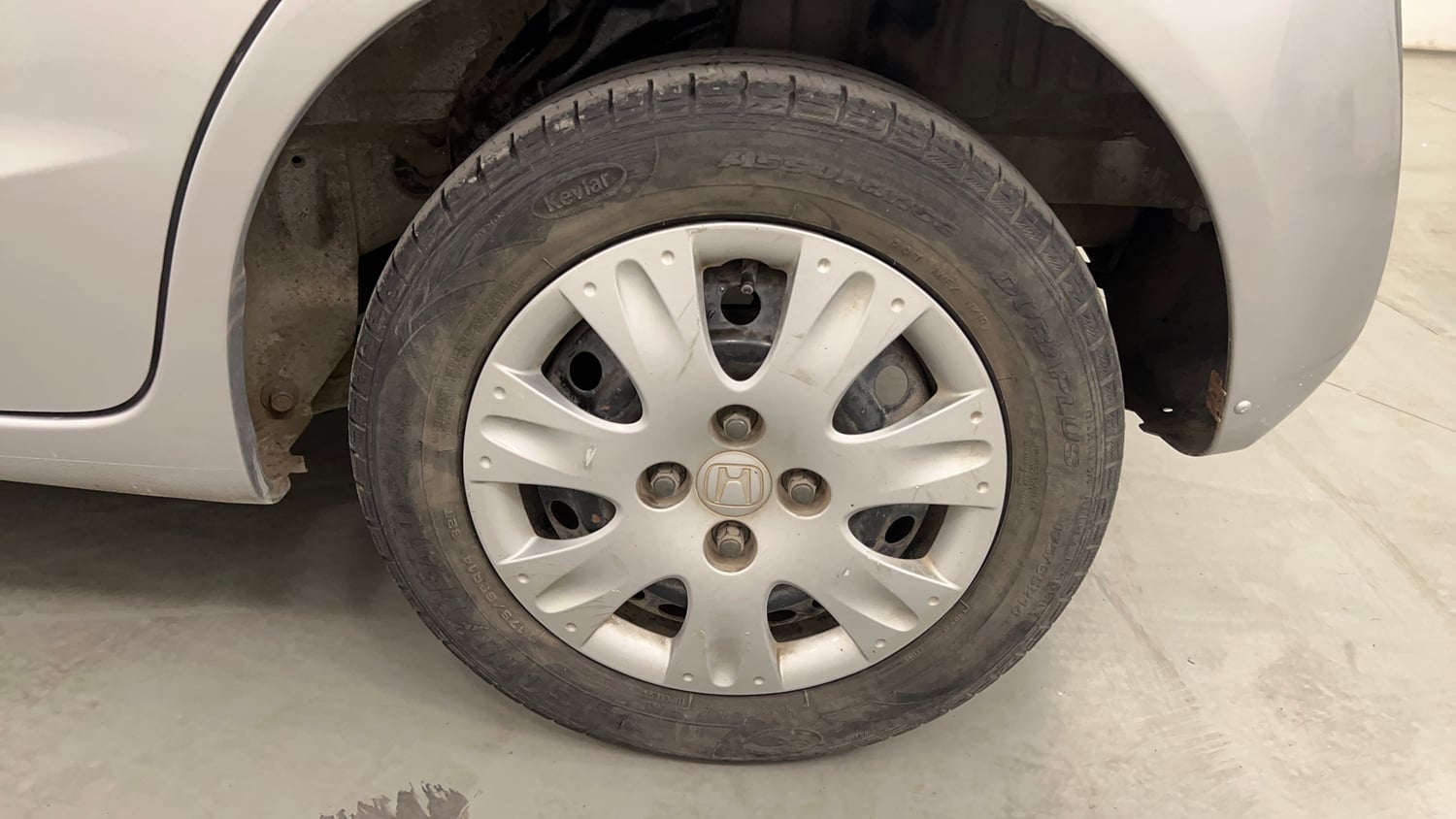 Used 2014 Honda Brio S MT Petrol Manual tyres LEFT REAR TYRE RIM VIEW